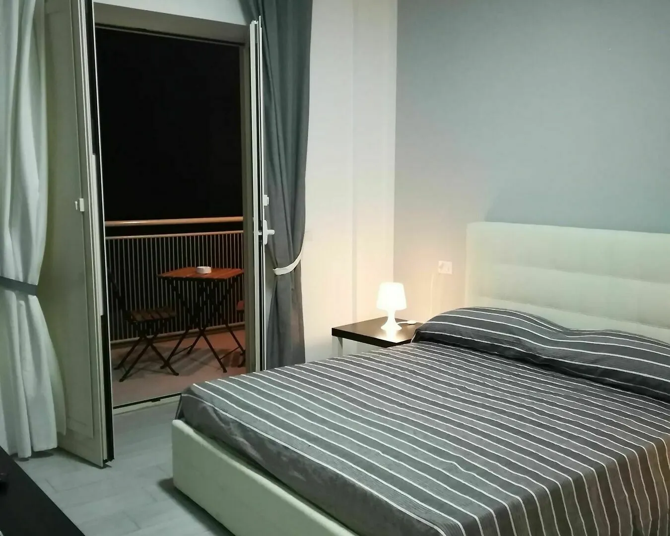 Bed and Breakfast Neapolis Center Frühstückspension