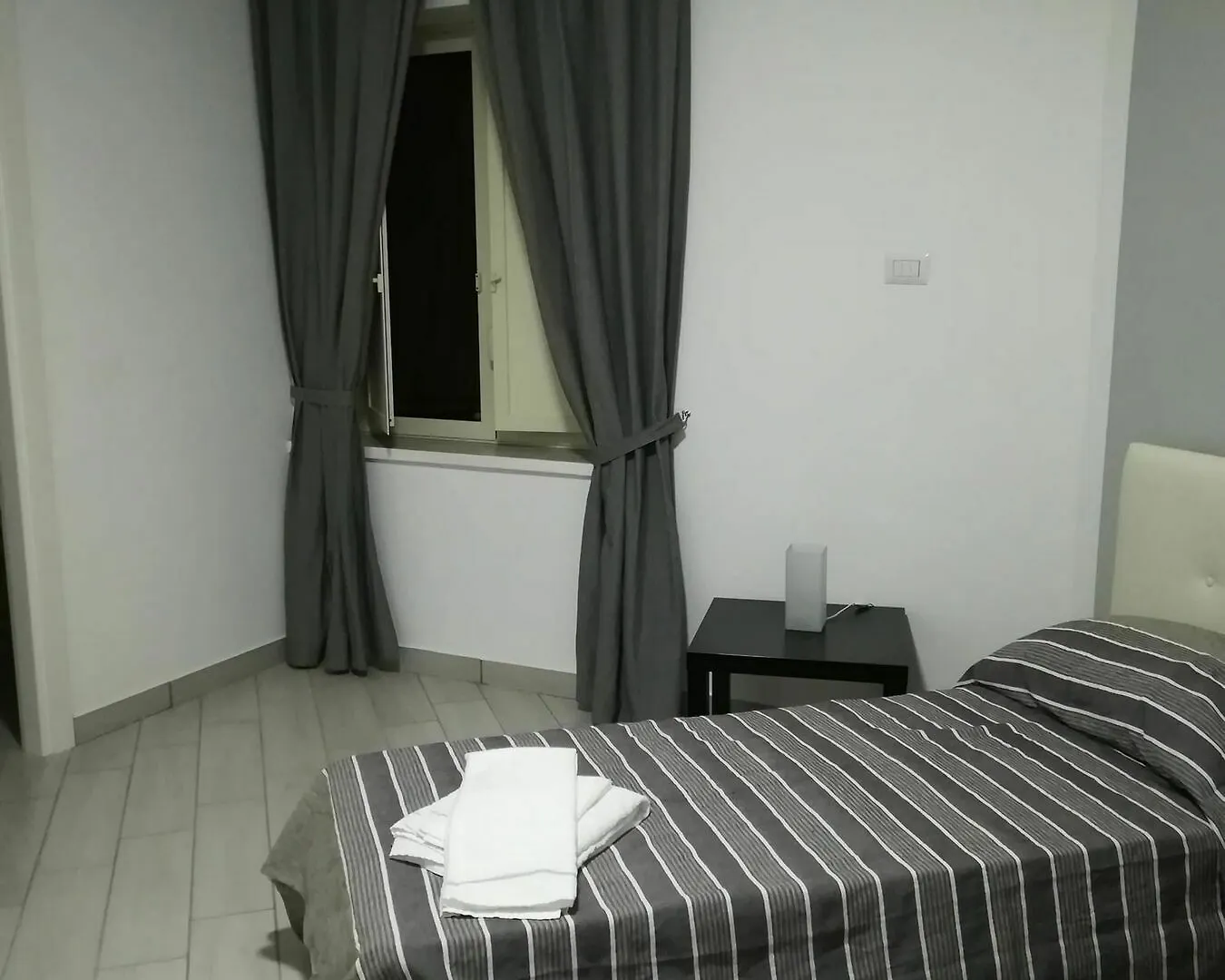 Neapolis Center Bed & Breakfast 2*, Naples Italy